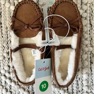 Cat and Jack furry toddler girl moccasin/slippers dark chestnut
